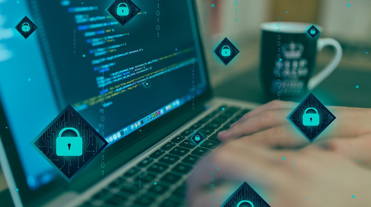 Co tak naprawdę dzieje się na komputerach pracowników po godzinach?